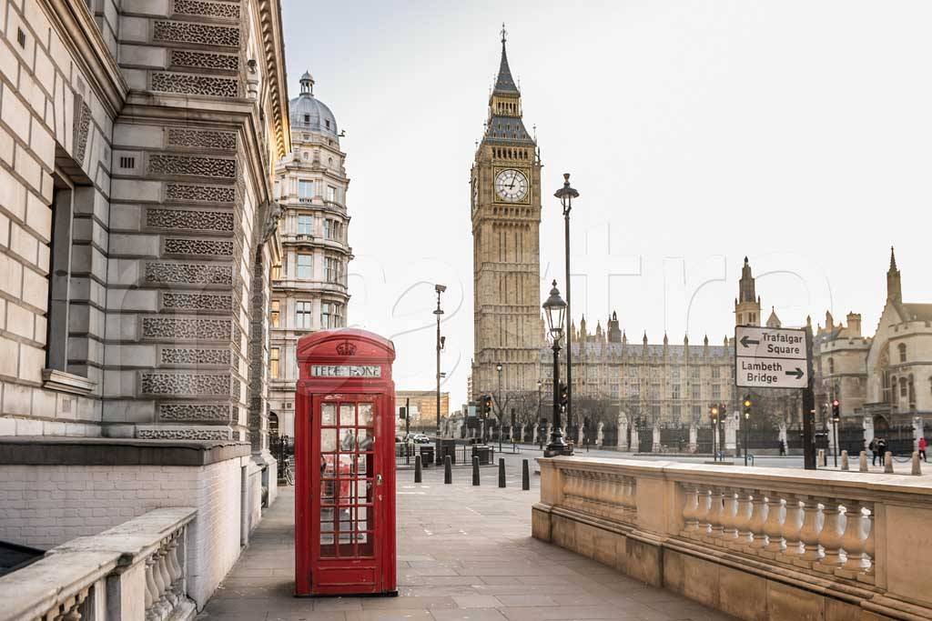Фотообои Красная телефонная будка Лондона